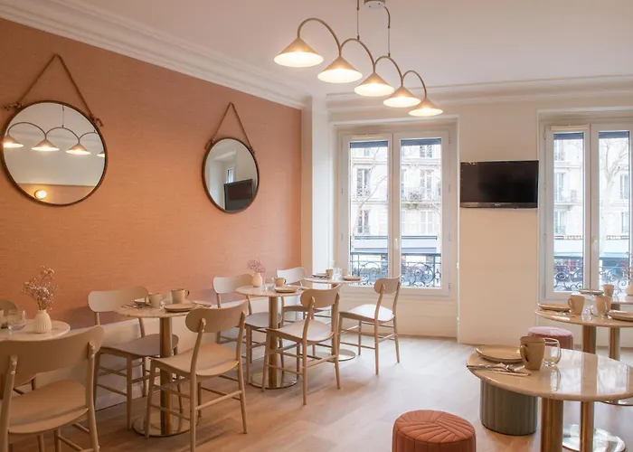 Hôtel Avama Prony Paris